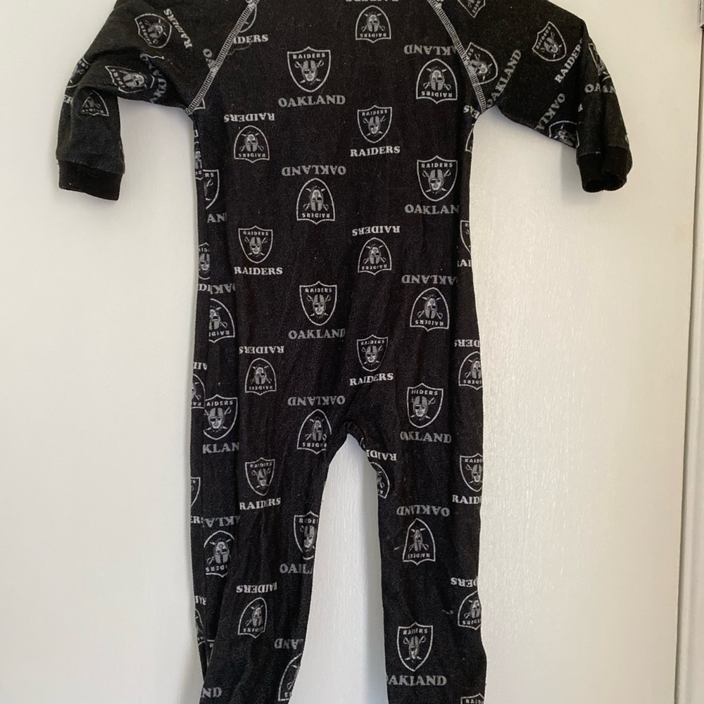 NFL Team Oakland Raider Baby Newborn  Pajamas 18 months bodysuit